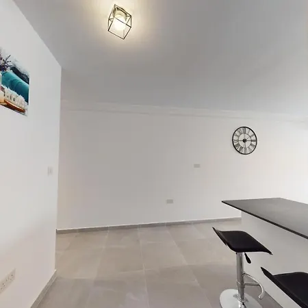 Modern 3-bedroom *
