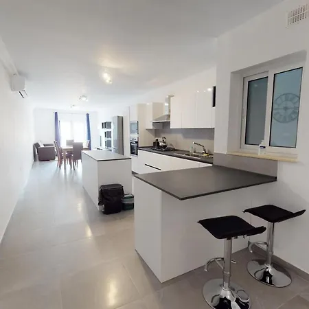 Modern 3-bedroom *