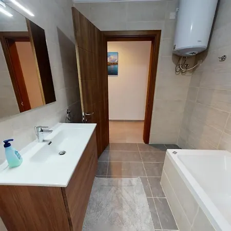 Modern 3-bedroom *