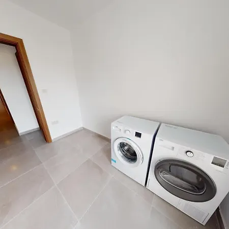 아파트 Modern 3-bedroom