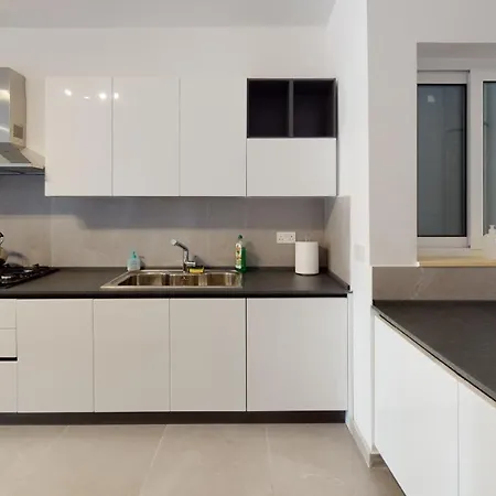 Modern 3-bedroom *