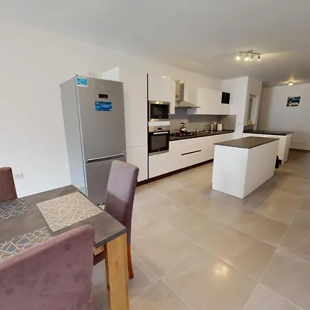 Modern 3-bedroom