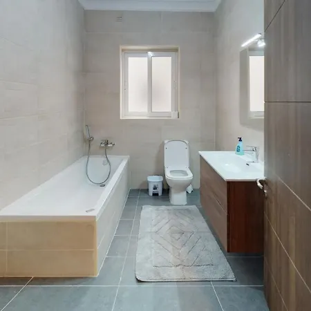 Modern 3-bedroom 아파트 *