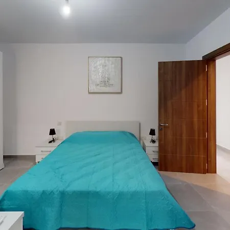 Modern 3-bedroom アパート