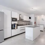 Modern 3-bedroom *