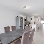 Апартаменты Modern 3-bedroom Pieta