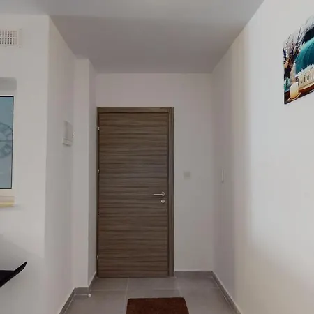 Modern 3-bedroom Apartamento Pietà
