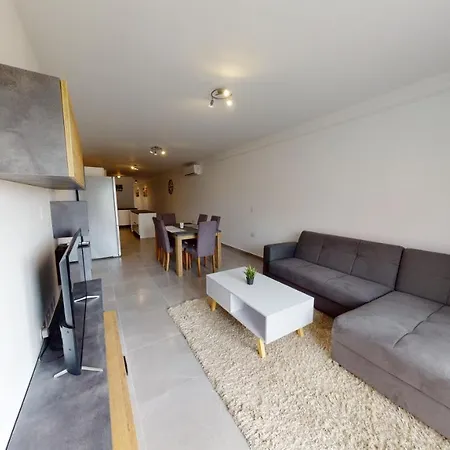Modern 3-bedroom Apartman Pietà