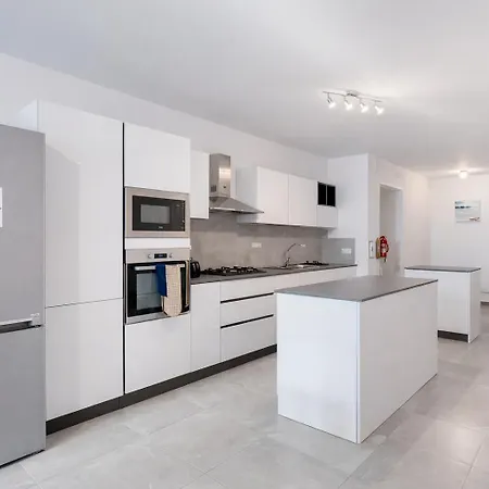 Modern 3-bedroom *