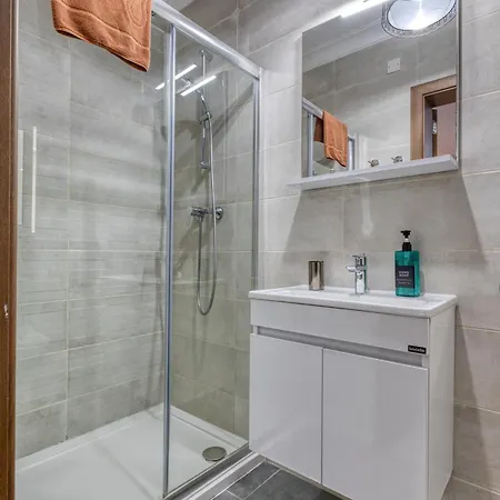 Modern 3-bedroom شقة