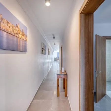 Modern 3-bedroom Διαμέρισμα