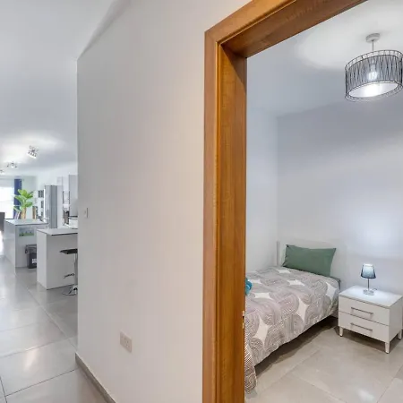 Modern 3-bedroom Διαμέρισμα *
