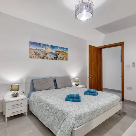 شقة Modern 3-bedroom *