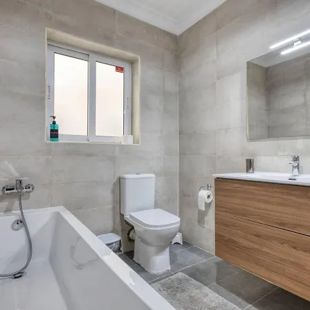 Modern 3-bedroom Διαμέρισμα *