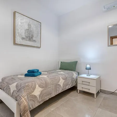 Διαμέρισμα Modern 3-bedroom *