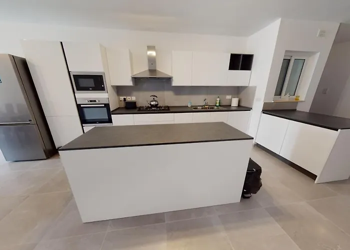 Modern 3-bedroom アパート Pietà