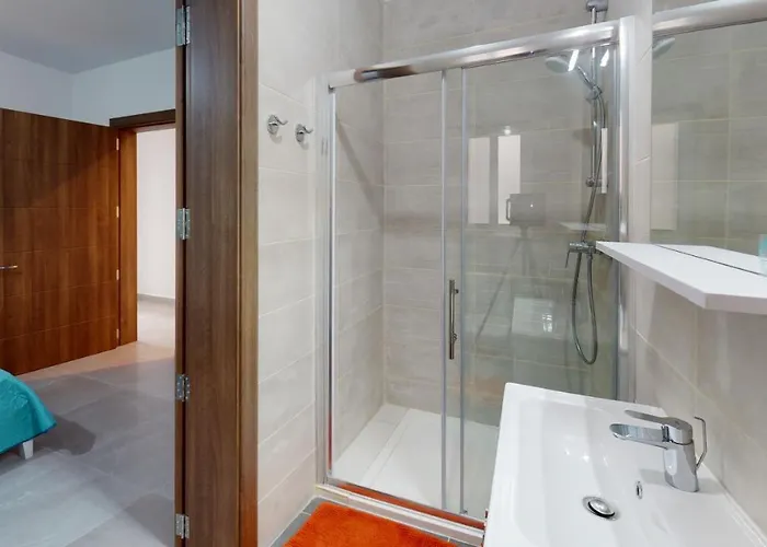 Modern 3-bedroom アパート