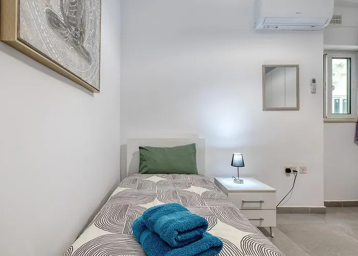 Διαμέρισμα Modern 3-bedroom *